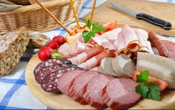 Terlalu Banyak Makan Daging Olahan Kualitas Sperma Bisa Turun