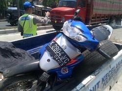 Tabrak Beton Perbaikan Jalan, Pemotor di Semarang Tewas Disambar Truk