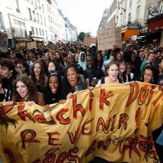 Ribuan Pelajar Prancis Berunjuk Rasa Memprotes Deportasi Siswa Asing