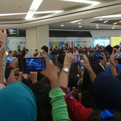 Pertama Kali Lihat CNBlue, Ribuan ABG Menggila di Kota Kasablanka