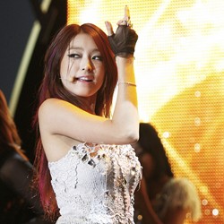 Bora SISTAR Jadi MC Music Bank Bareng Park Seo Joon