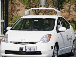 Mobil Tanpa Pengendara Google Lebih Dipercaya