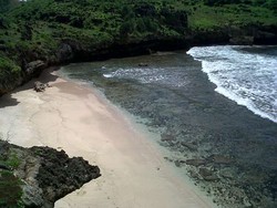 Pantai Srau, Kecantikan Tersembunyi Pacitan