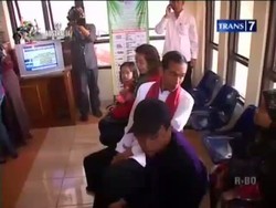 Jokowi Pantau Pelayanan KTP dan KK