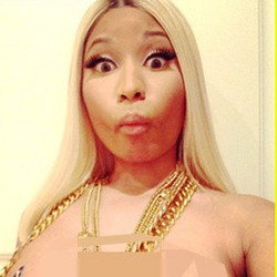 Nicki Minaj Pamer Foto Nyaris Topless di Instagram