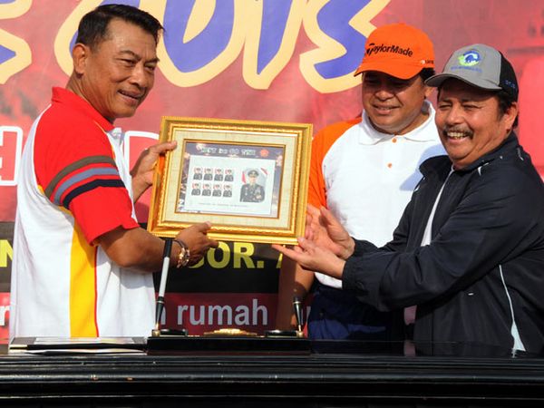 TNI Luncurkan Perangko TNI Seri Kontingen Garuda