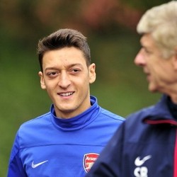 Wenger Sebut Cedera Oezil Tak Parah