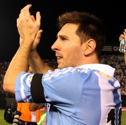 Maradona Harap Messi Bisa Lakukan Revans di Brasil 2014