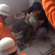 Kaki Tersangkut Lubang Toilet, Bocah 3 Tahun Berhasil Diselamatkan