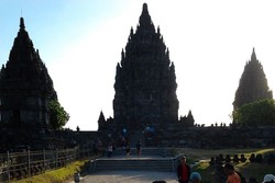 Narsis Ramai-ramai di Candi Prambanan