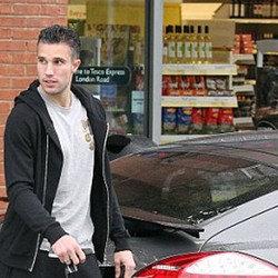 Kala Van Persie Salah Memarkir Mobilnya