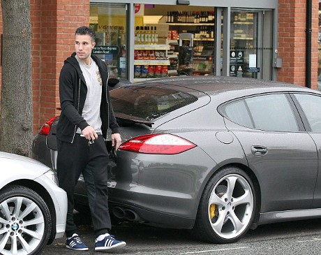 Kala Van Persie Salah Memarkir Mobilnya