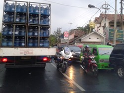 Ada Perbaikan Jalan di Caringin, Jalur Sukabumi-Bogor Macet Total