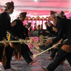 Suku Tengger Gelar Upacara Adat Karo
