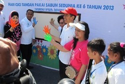 Bareng Jokowi, Menkes Serukan Pentingnya Cuci Tangan Pakai Sabun