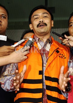 Andi Mallarangeng Dijenguk Istri dan Ibunda di Rutan KPK