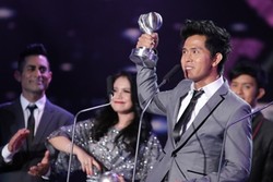 Cakra Khan Menang Tiga Trofi Anugerah Planet Muzik 2013