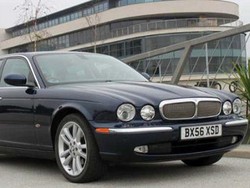 Jaguar Bekas Keluarga Inggris Dilelang Murah