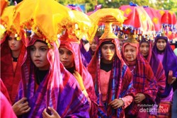 Parade Festival Moyo Sumbawa, Penuh Warna!