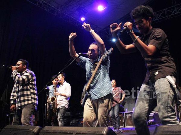 Balawan dan Barry Likumahuwa Tutup JAK JAZZ 2013