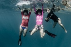 Para Petualang Cantik Indonesia Renang Bareng Ikan Manta