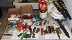 Bawa Tas Penuh Pisau, Pria Ini Ditangkap di Bandara New York