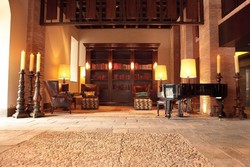 6 Hotel yang Punya Perpustakaan Keren Banget!