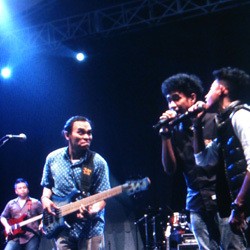 Penampilan Barry Likumahuwa Project Sempurnakan Rangkaian Jak Jazz 2013