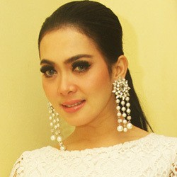 Konser di Singapura, Syahrini Dibayar Mahal