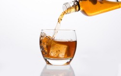 Minuman Alkohol Ilegal Tewaskan 42 Warga India 