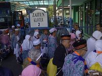 Kloter 1 Jamaah Haji Embarkasi Surabaya Tiba di Tanah Air