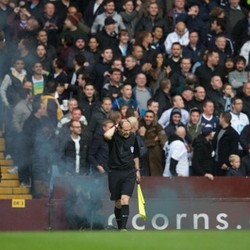 AVB Berharap Insiden Pelemparan Hakim Garis Tak Terulang