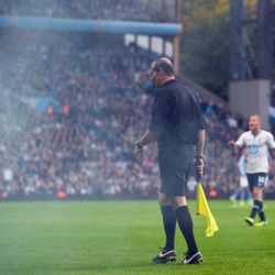 Lempar Bom Asap ke Lapangan, Dua Suporter Dilarang ke Stadion Sebulan