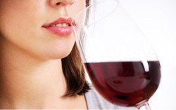 Meski Diminum Sedikit, Wine Bisa Turunkan Peluang Hamil