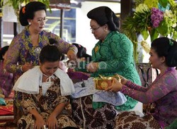 SBY dan Ibu Ani Disambut Gendhing Kodok Ngorek