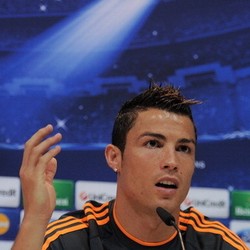 Ronaldo: Madrid Harus Waspadai Tevez