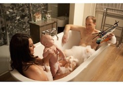 Foto: Pangeran William, Kate Middleton dan Pangeran George Mandi Bareng