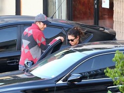 Ashton Kutcher Tambah Koleksi Mobil Hijau