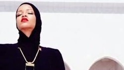 Berjilbab, Rihanna Tetap Seksi