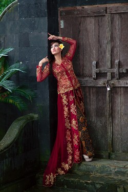kebaya merah