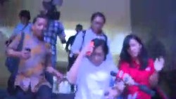 Ibu Angkat Holly: Aduh Saya No Comment Deh!