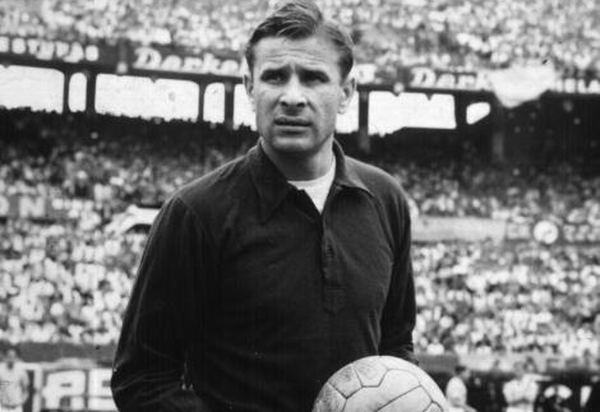 Mengingat Lev Yashin, Si 'Laba-Laba Hitam' Pelopor Penjaga 