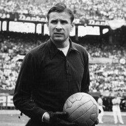 Mengingat Lev Yashin, Si Laba-Laba Hitam Pelopor Penjaga Gawang Modern