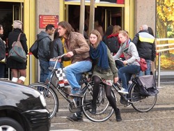 Awas! Ditabrak Pesepeda di Amsterdam