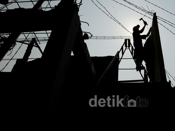 Bangunan Liar di Atas Kali Citarum Dibongkar