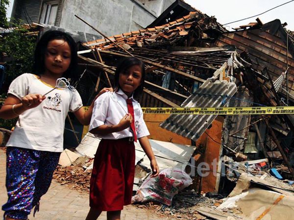 Tabung Gas Meledak Hancurkan Tiga Rumah