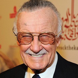 Sebut DC Tak Pintar, Stan Lee Tahu Cara Bikin Batman vs. Superman Sukses