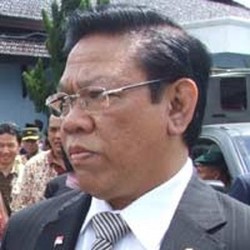 Menko Kesra Agung Laksono Tak Masalah Menteri Dilarang Naik First Class