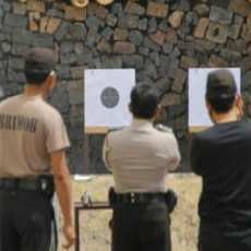 Polres Tanjung Perak Asah Kemampuan Tembak di Lapangan Tembak Baru