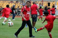 Owen sendiri mengaku sangat antusias menatap partai eksebisi itu serta tidak sabar bisa menjajal rumput GBK.